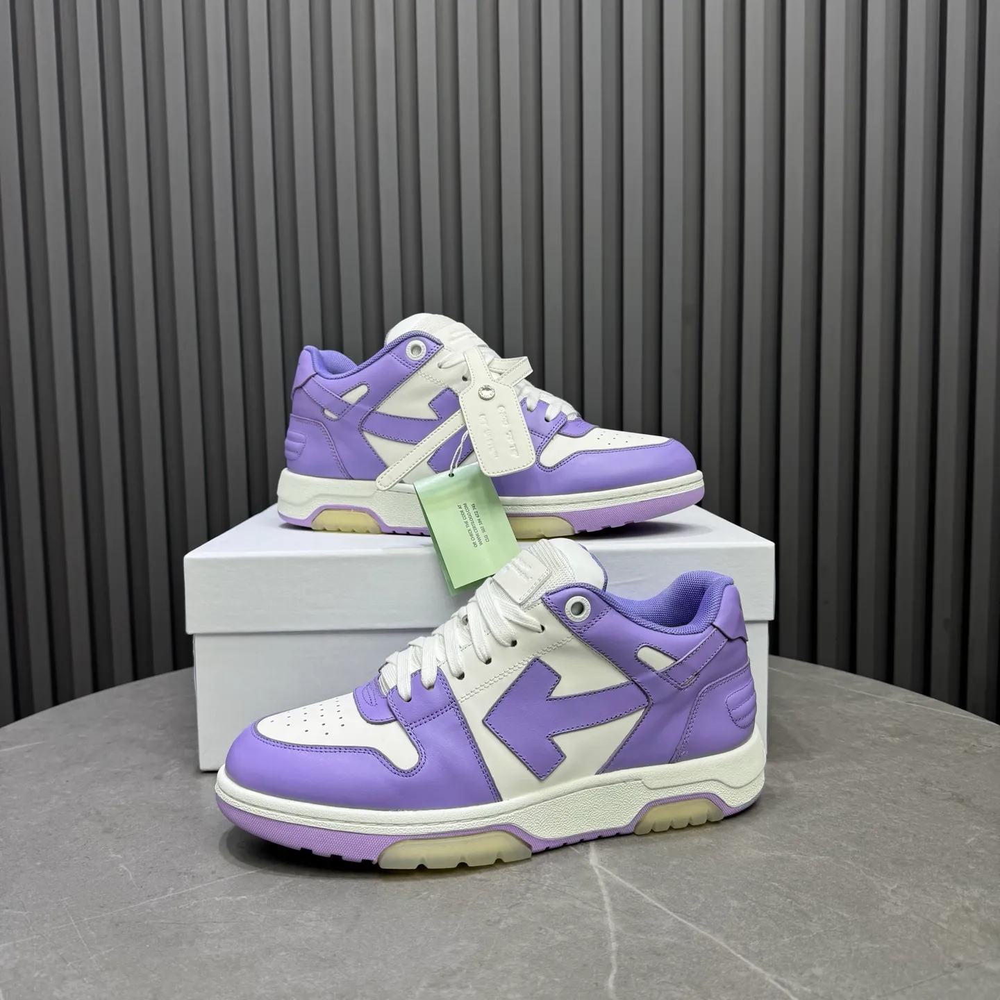 【off- white】P: 620💰Couple model👫, Size: 35-44 (Customized for men 38.45.46) High-quality version👊 "Out of office" series original molding, original lasting, production process 1:1 Original ➰OFF GRAY WHITE OW ➰ First-layer cowhide Imported skin-friendly and environmentally friendly polyester mesh Original molding high elastic and environmentally friendly molding pad Made with the original lasting process. The original molded rubber outsole (never yellows and deforms) has a super correct shape, bright color and strong three-dimensional effect👍. Packaging💯Full set of packaging synchronized with the official website (branded paper, certificate of quality, branded cloth bag)